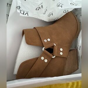 Dolce Vita Boots Kramer Tan Harness Ankle Booties women’s 8 new in box